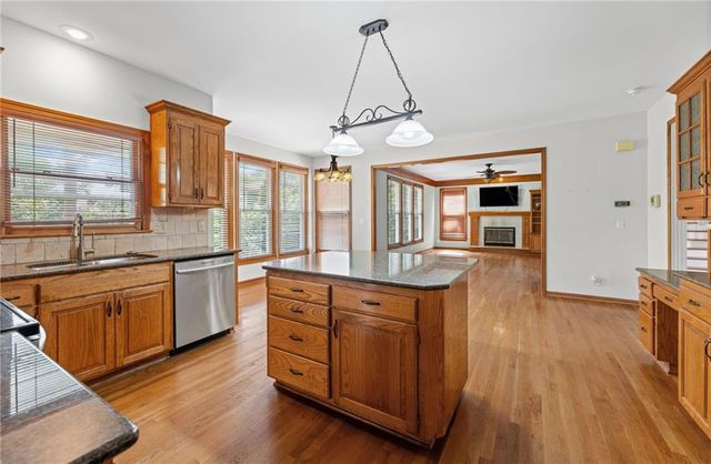 16505 W 80th Terrace, Lenexa, KS 66219