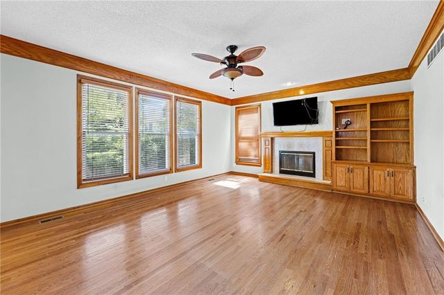16505 W 80th Terrace, Lenexa, KS 66219