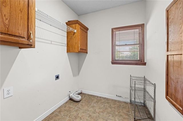 16505 W 80th Terrace, Lenexa, KS 66219