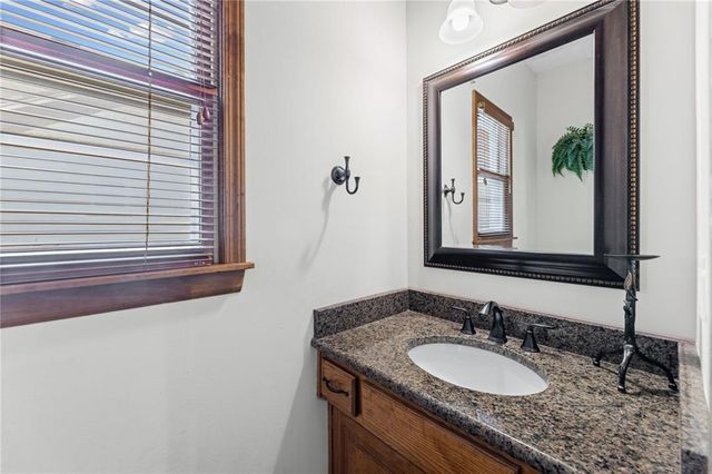 16505 W 80th Terrace, Lenexa, KS 66219