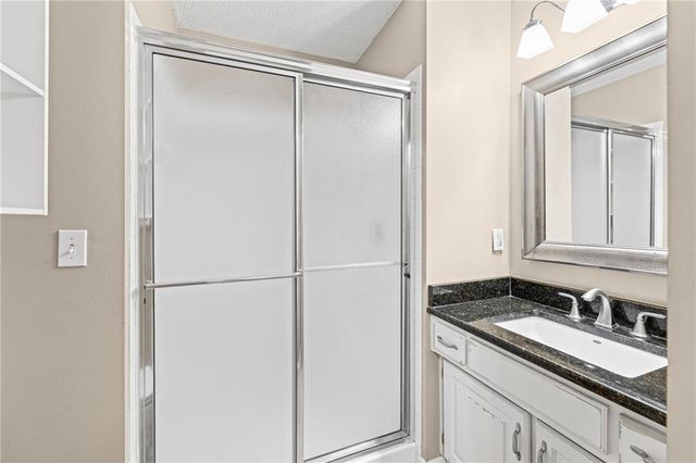 16505 W 80th Terrace, Lenexa, KS 66219