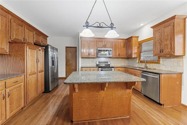 16505 W 80th Terrace, Lenexa, KS 66219