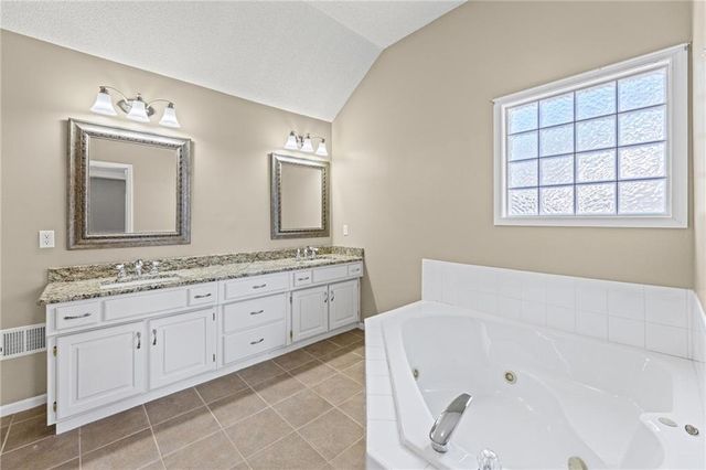 16505 W 80th Terrace, Lenexa, KS 66219