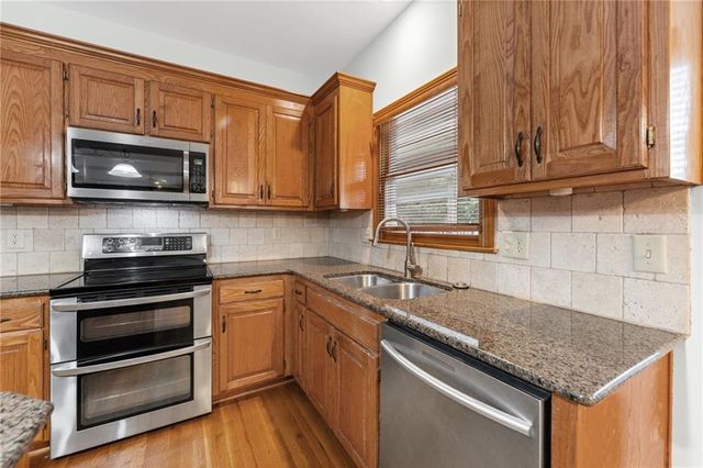 16505 W 80th Terrace, Lenexa, KS 66219