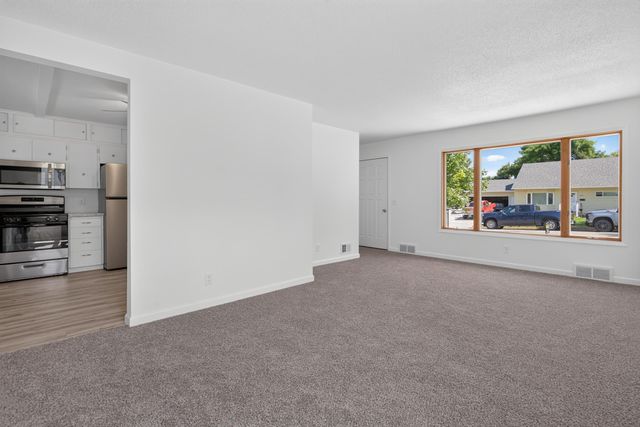 1508 SW 8th St, Minot, ND 58701