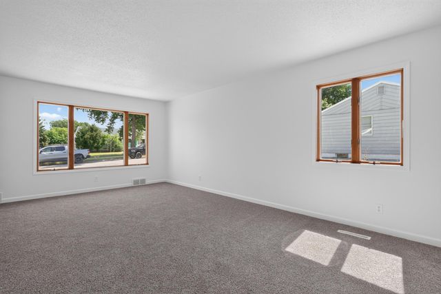 1508 SW 8th St, Minot, ND 58701