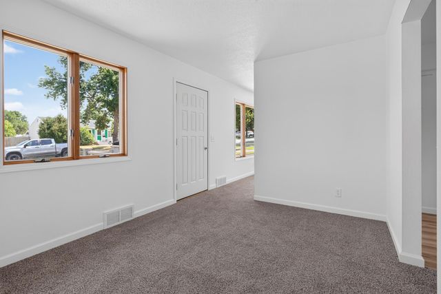 1508 SW 8th St, Minot, ND 58701