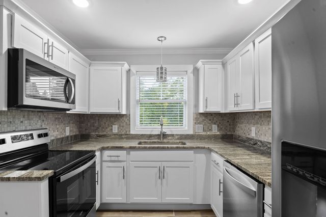 638 Madison St Apt 9, Clarksville, TN 37040