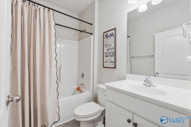 282 Falcon Ridge Drive, New Market, AL 35761