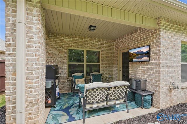 282 Falcon Ridge Drive, New Market, AL 35761