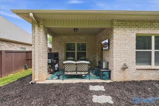282 Falcon Ridge Drive, New Market, AL 35761