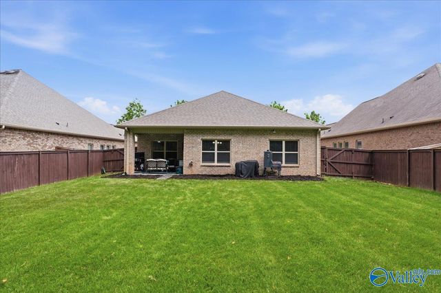 282 Falcon Ridge Drive, New Market, AL 35761