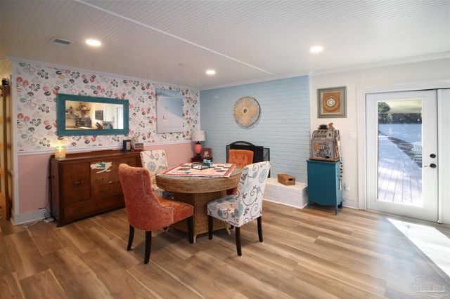 6201 Glendale Dr, Milton, FL 32570