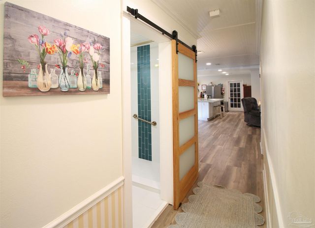 6201 Glendale Dr, Milton, FL 32570