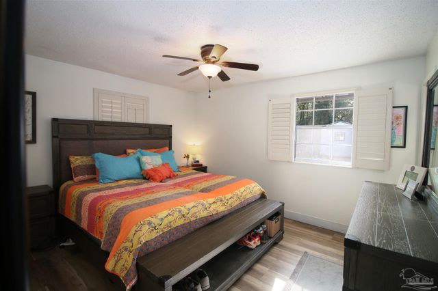 6201 Glendale Dr, Milton, FL 32570