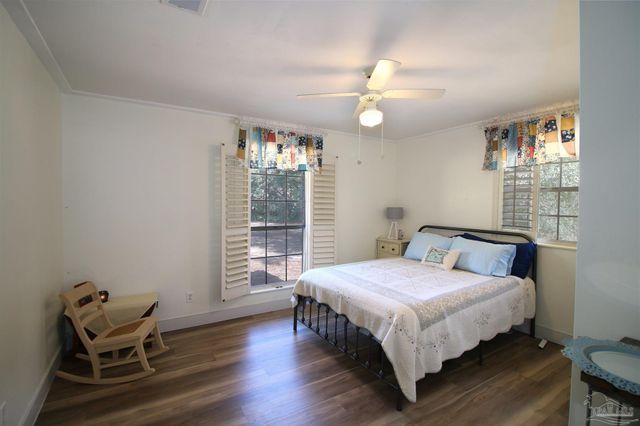 6201 Glendale Dr, Milton, FL 32570