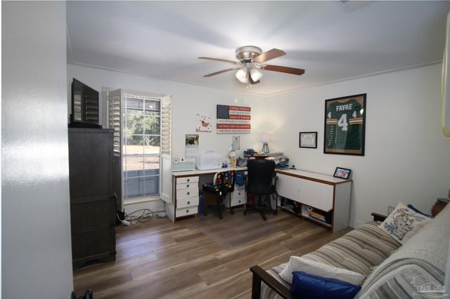 6201 Glendale Dr, Milton, FL 32570