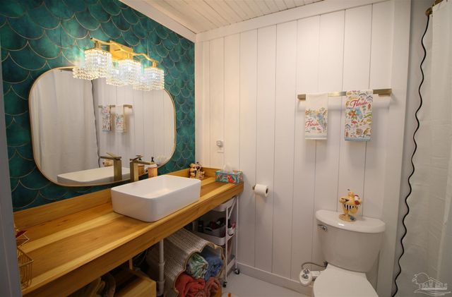 6201 Glendale Dr, Milton, FL 32570