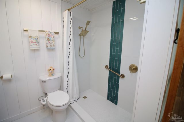 6201 Glendale Dr, Milton, FL 32570