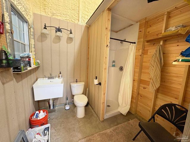 6201 Glendale Dr, Milton, FL 32570