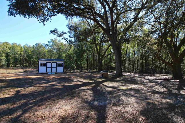 6201 Glendale Dr, Milton, FL 32570