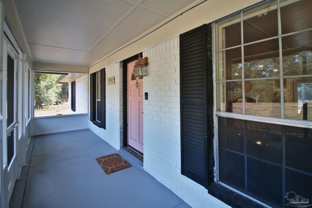 6201 Glendale Dr, Milton, FL 32570