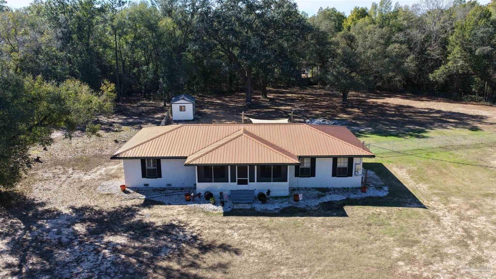 6201 Glendale Dr, Milton, FL 32570