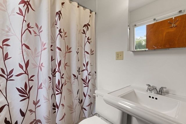 39 Upland Rd, Brockton, MA 02301