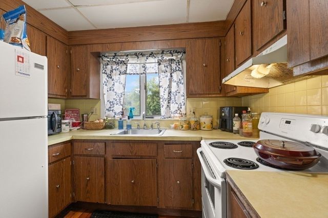 39 Upland Rd, Brockton, MA 02301