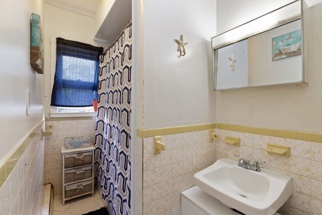 39 Upland Rd, Brockton, MA 02301