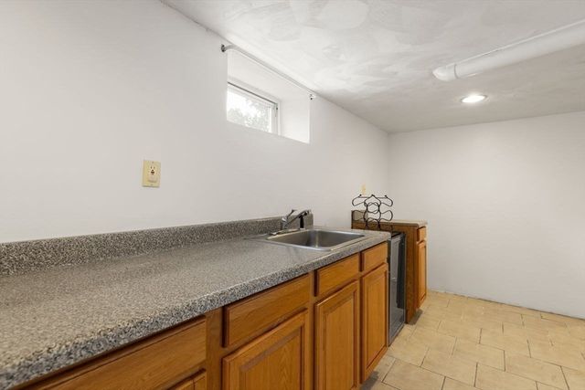 39 Upland Rd, Brockton, MA 02301