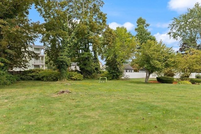 39 Upland Rd, Brockton, MA 02301