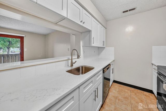 601 Ravens Crest Drive 601, Plainsboro, NJ 08536