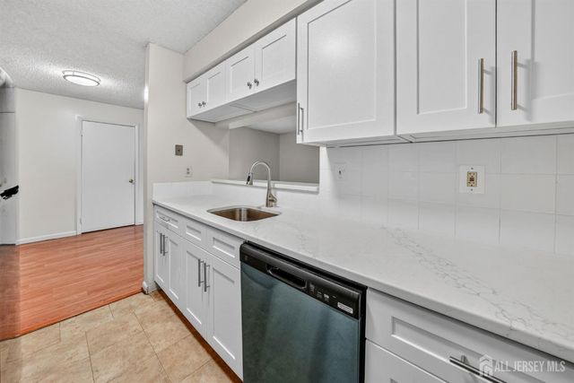 601 Ravens Crest Drive 601, Plainsboro, NJ 08536