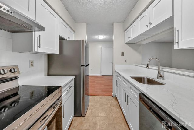 601 Ravens Crest Drive 601, Plainsboro, NJ 08536
