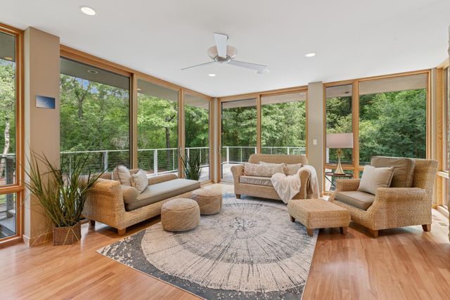 685 Hidden Creek Trail, Mendota Heights, MN 55118