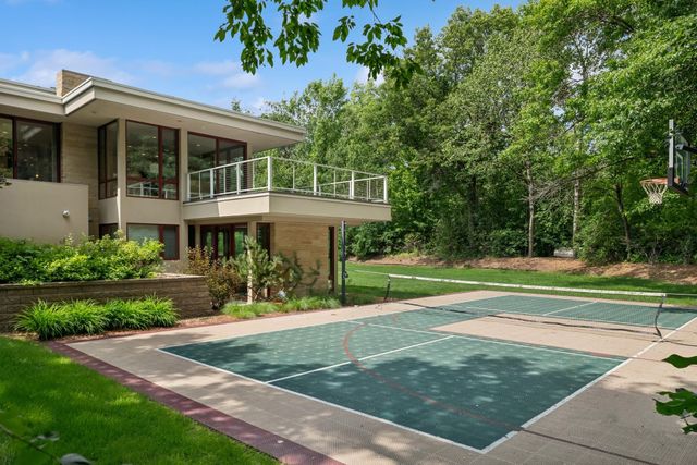 685 Hidden Creek Trail, Mendota Heights, MN 55118