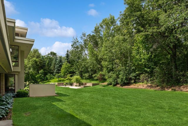 685 Hidden Creek Trail, Mendota Heights, MN 55118