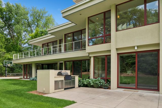 685 Hidden Creek Trail, Mendota Heights, MN 55118