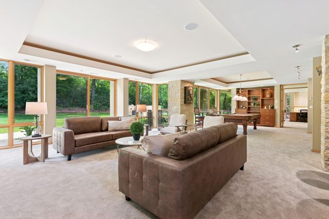 685 Hidden Creek Trail, Mendota Heights, MN 55118