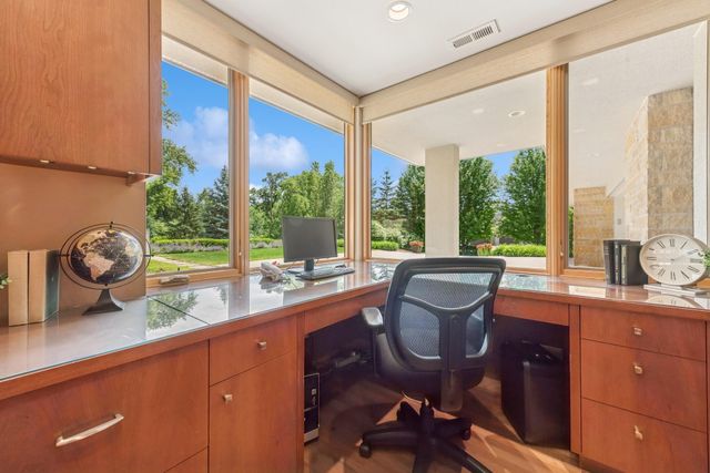 685 Hidden Creek Trail, Mendota Heights, MN 55118