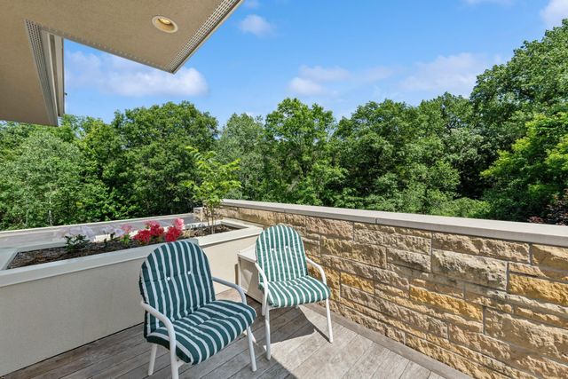 685 Hidden Creek Trail, Mendota Heights, MN 55118