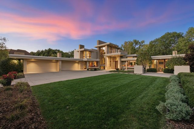 685 Hidden Creek Trail, Mendota Heights, MN 55118