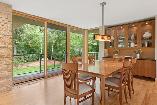 685 Hidden Creek Trail, Mendota Heights, MN 55118