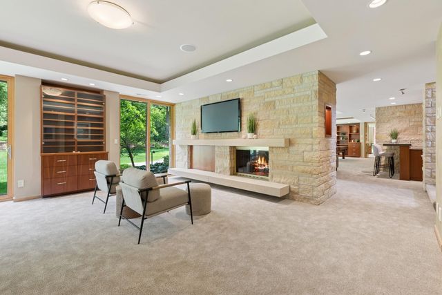 685 Hidden Creek Trail, Mendota Heights, MN 55118