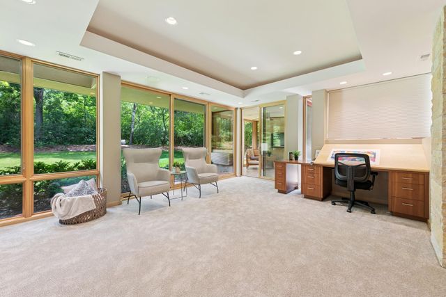 685 Hidden Creek Trail, Mendota Heights, MN 55118