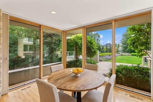 685 Hidden Creek Trail, Mendota Heights, MN 55118