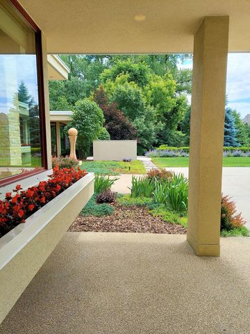 685 Hidden Creek Trail, Mendota Heights, MN 55118