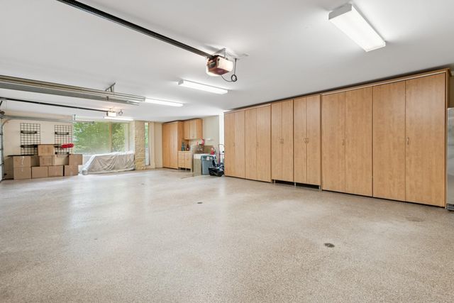 685 Hidden Creek Trail, Mendota Heights, MN 55118