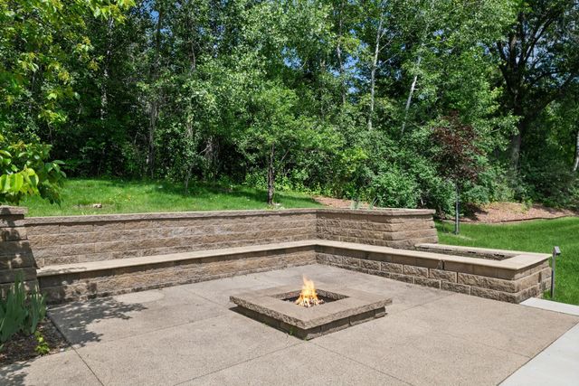 685 Hidden Creek Trail, Mendota Heights, MN 55118
